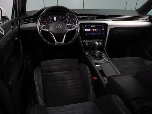 2019 Volkswagen Passat B8 Рестайлинг, белый, 2579000 рублей - вид 4