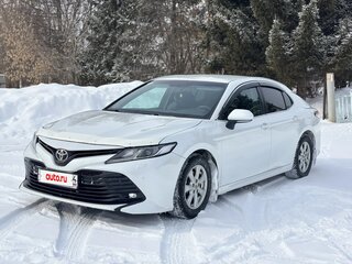 2018 Toyota Camry VIII (XV70), белый, 2450000 рублей, вид 1