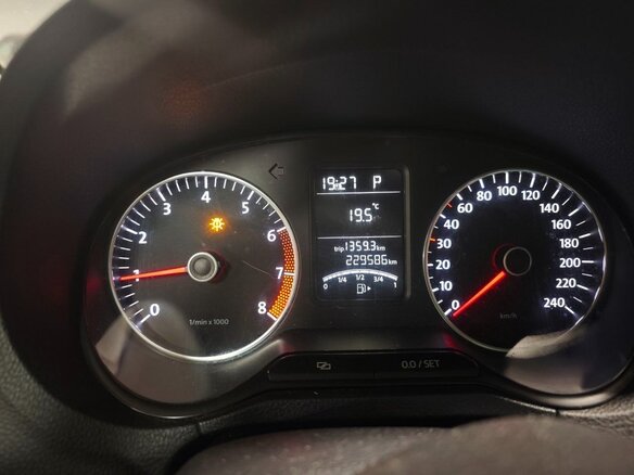 2012 Volkswagen Polo Cross V, оранжевый, 960000 рублей - вид 8