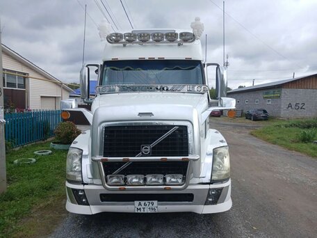 2008 Volvo VNL, белый, 4000000 рублей, вид 1