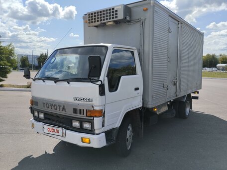 1993 Toyota Toyoace, белый, 860000 рублей, вид 3