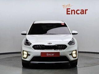 2021 Kia Niro I Рестайлинг, белый, 1850000 рублей, вид 3