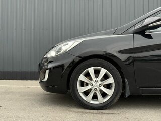 2013 Hyundai Solaris I, чёрный, 810000 рублей, вид 5