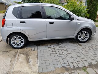2010 Chevrolet Aveo I Рестайлинг, серебристый, 395000 рублей, вид 4
