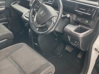 2020 Honda Stepwgn Spada V Рестайлинг, белый, 1900000 рублей, вид 5