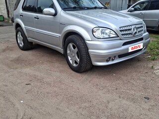 2002 Mercedes-Benz M-Класс 400 I (W163) Рестайлинг, серебристый, 830000 рублей, вид 3