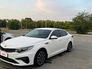 2019 Kia Optima IV Рестайлинг, белый, 1427777 рублей, вид 3