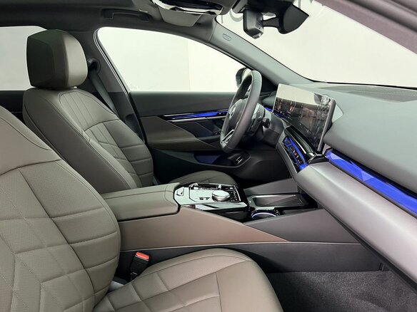 2025 BMW 5 серии Long 530Li xDrive VIII (G60/G61/G68), чёрный, 8400000 рублей - вид 9