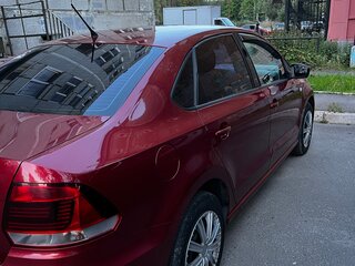 2016 Volkswagen Polo V Рестайлинг, красный, 800000 рублей, вид 3