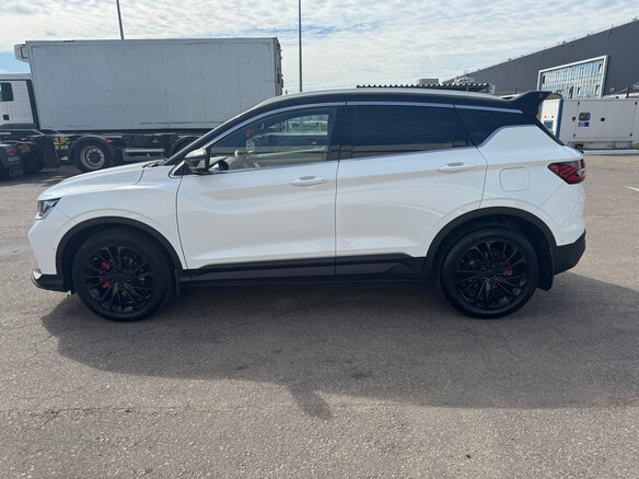 2023 Geely Coolray I, белый, 2299000 рублей