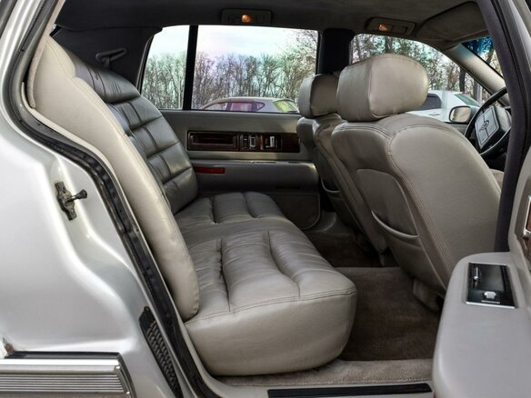 1993 Cadillac Fleetwood II, серый - вид 6