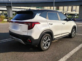 2023 Kia Seltos I Рестайлинг, белый, 1750000 рублей, вид 5