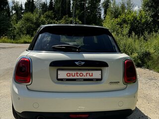 2017 Mini Hatch Cooper III (F55/F56), белый, 1600000 рублей, вид 5