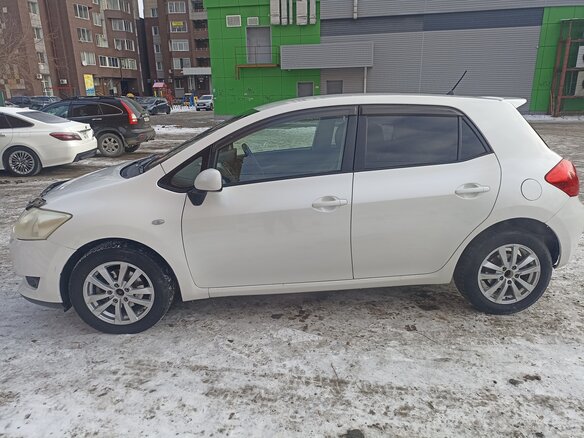 2006 Toyota Auris I, белый, 730000 рублей - вид 2