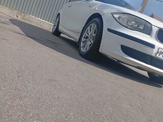2008 BMW 1 серии 116i I (E81/E82/E87/E88) Рестайлинг, белый, 600000 рублей, вид 2
