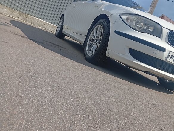 2008 BMW 1 серии 116i I (E81/E82/E87/E88) Рестайлинг, белый, 600000 рублей - вид 1