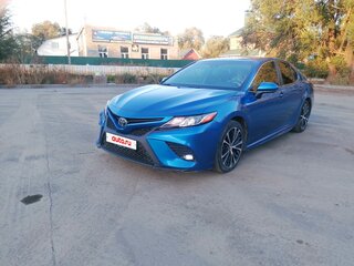 2017 Toyota Camry US Market VIII (XV70), синий, 2600000 рублей, вид 1