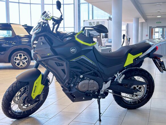 2025 QJMotor SVT 650 X, жёлтый, 729000 рублей - вид 8