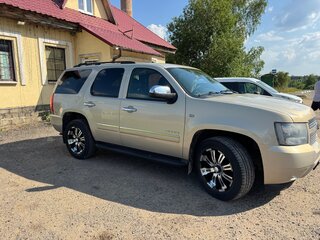 2011 Chevrolet Tahoe 6AT III, бежевый, 1600000 рублей, вид 4