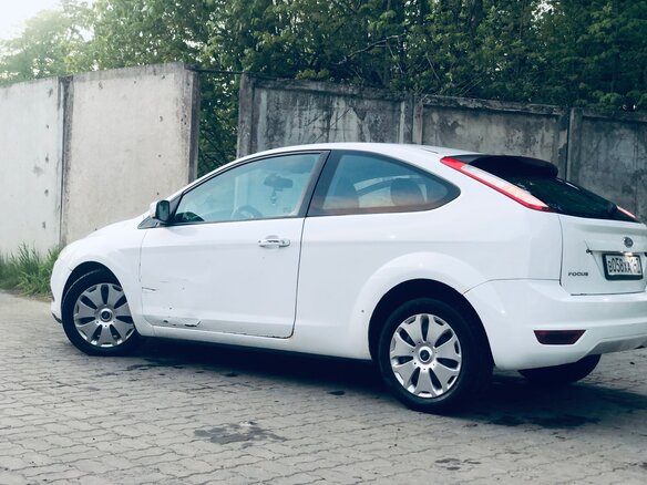 2010 Ford Focus II Рестайлинг, белый, 450000 рублей - вид 6