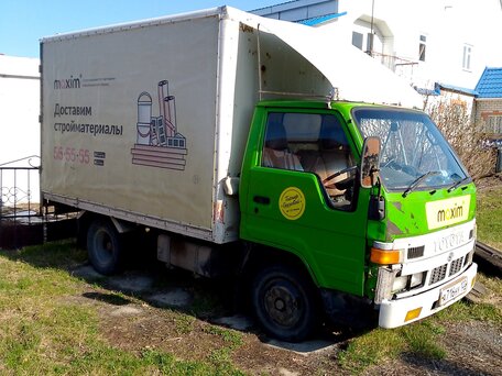 1990 Toyota Dyna, зелёный, 400000 рублей, вид 1