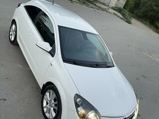 2010 Opel Astra GTC H Рестайлинг, белый, 850000 рублей, вид 4