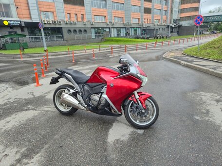 2011 Honda VFR 1200, красный, 630000 рублей, вид 1