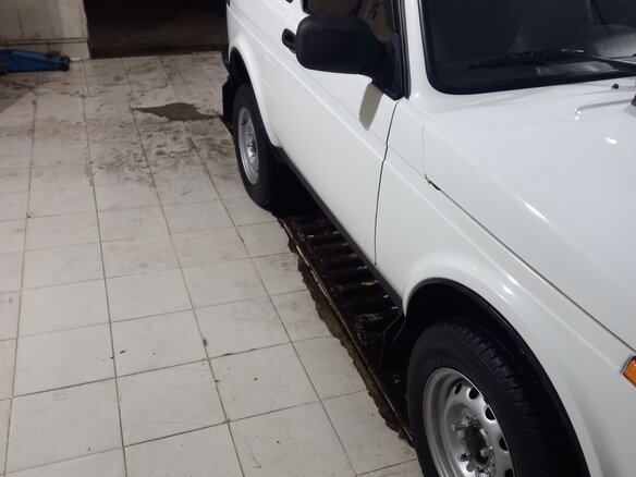 1997 Lada (ВАЗ) 2121 (4x4) I Рестайлинг, белый, 800000 рублей - вид 1