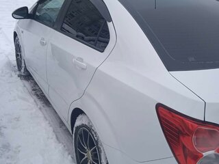 2014 Chevrolet Aveo II, белый, 715000 рублей, вид 3