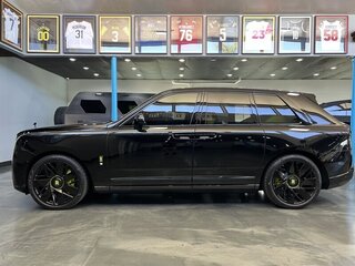 2025 Rolls-Royce Cullinan Black Badge I Рестайлинг (Series II), чёрный, 54709539 рублей, вид 5