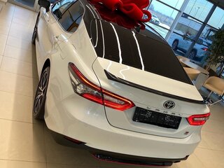 2021 Toyota Camry VIII (XV70) Рестайлинг, белый, 5850000 рублей, вид 3