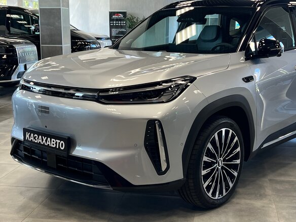 2026 Geely Galaxy M7, серебристый - вид 1