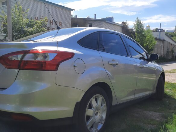 2011 Ford Focus III, серебристый, 1050000 рублей - вид 1