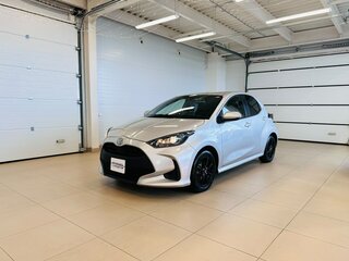 2021 Toyota Yaris IV, серый, 1179000 рублей, вид 2