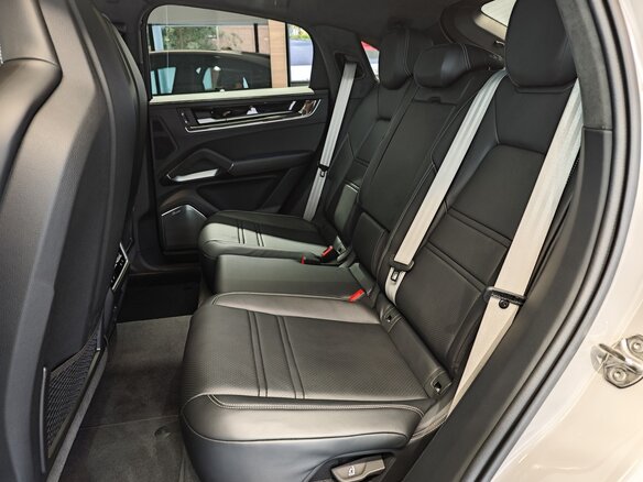 2026 Porsche Cayenne Coupé III Рестайлинг, серый, 21990000 рублей - вид 34