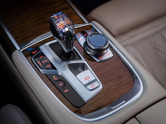 2016 BMW 7 серии 740d xDrive VI (G11/G12), серый, 4500000 рублей - вид 26