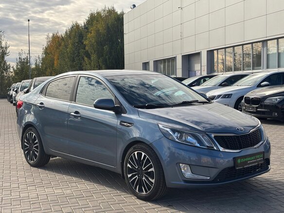 2014 Kia Rio 5-speed III, голубой, 1050000 рублей - вид 2