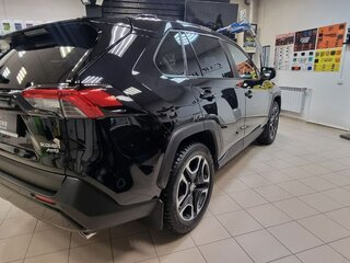 2021 Toyota RAV4 V (XA50), чёрный, 3700000 рублей, вид 3