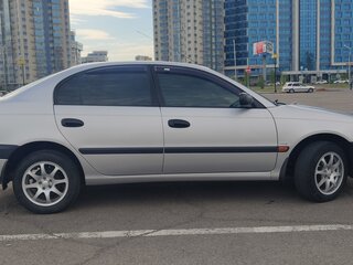 2002 Toyota Avensis I Рестайлинг, серебристый, 550000 рублей, вид 1