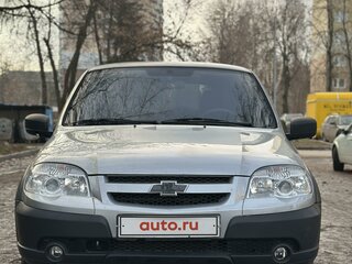 2015 Chevrolet Niva I Рестайлинг, серебристый, 730000 рублей, вид 1