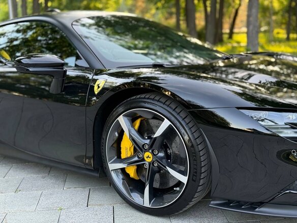 2021 Ferrari SF90 Stradale, чёрный, 34476000 рублей - вид 1