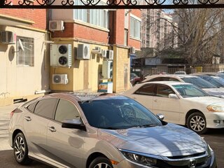 2018 Honda Civic X, серебристый, 1780000 рублей, вид 1