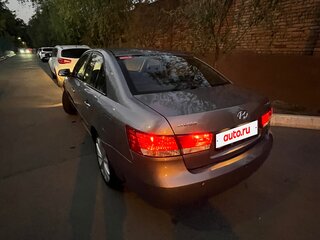 2007 Hyundai Sonata V (NF), серебристый, 900000 рублей, вид 4