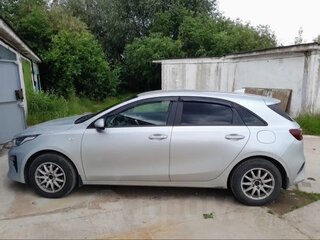 2018 Kia Ceed III, серебристый, 1600000 рублей, вид 4