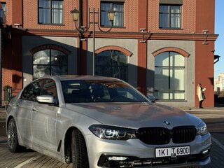 2017 BMW 5 серии 530i xDrive VII (G30/G31/G38), серебристый, 3450000 рублей, вид 3