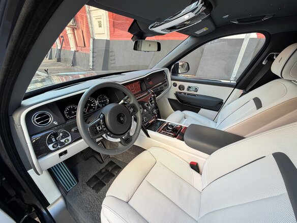2020 Rolls-Royce Cullinan Black Badge I (Series I), серый, 28500000 рублей - вид 11