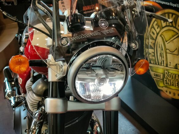 2026 Royal Enfield Super Meteor, красный, 792000 рублей - вид 19