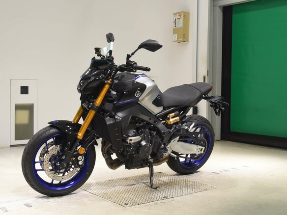2022 Yamaha MT-09 (FZ-09), серебристый, 1150000 рублей - вид 4