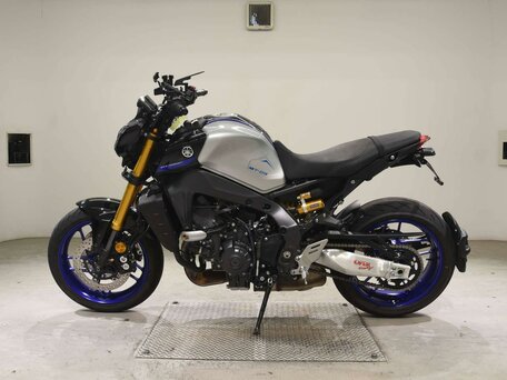 2024 Yamaha MT-09 (FZ-09), серебристый, 1199000 рублей, вид 1
