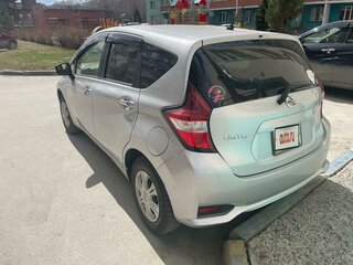 2018 Nissan Note II Рестайлинг, серебристый, 900000 рублей, вид 4
